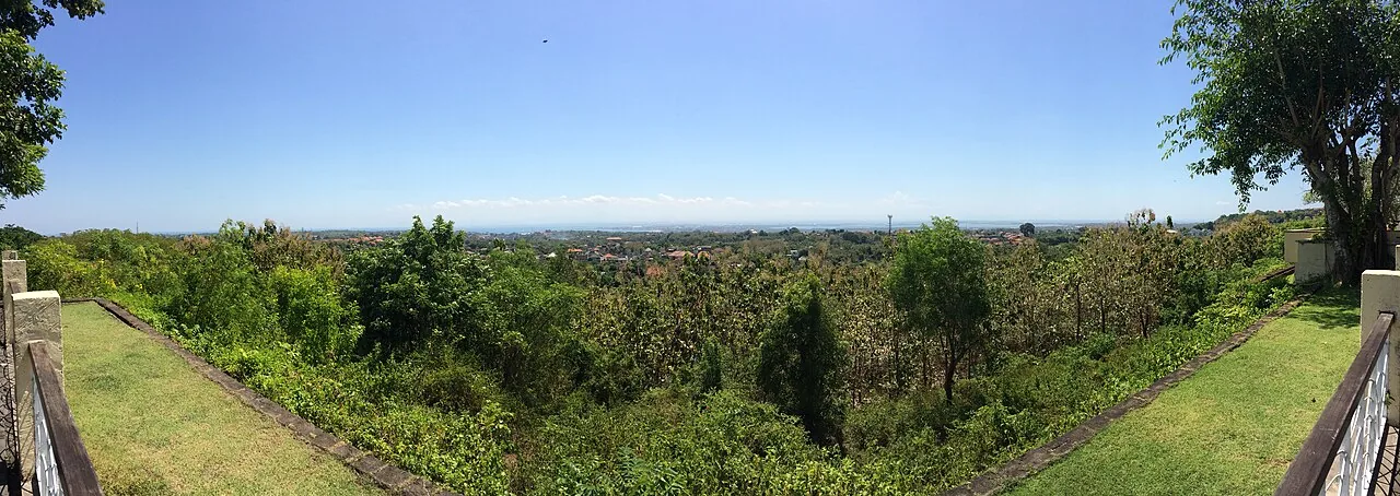 Panorama naar het noorden over Bali vanaf GWK Cultural Park — Het uitzicht vanaf GWK Cultural Park